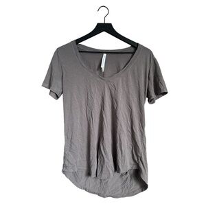 ARITZIA THE GROUP BY BABATON Grey V-Neck Short-Sleeve T-Shirt